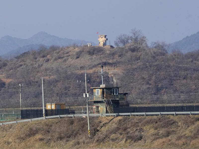 A North Korean defector who defected back across the border struggled to settle in South Korea.