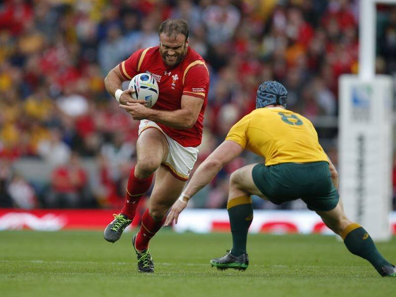 Jamie Roberts has signed a one-year contract with Super Rugby side the Stormers.