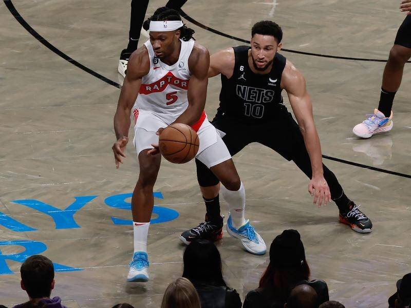 Ben Simmons (r) improved in his second game back as the Brooklyn Nets downed the Toronto Raptors. (EPA PHOTO)