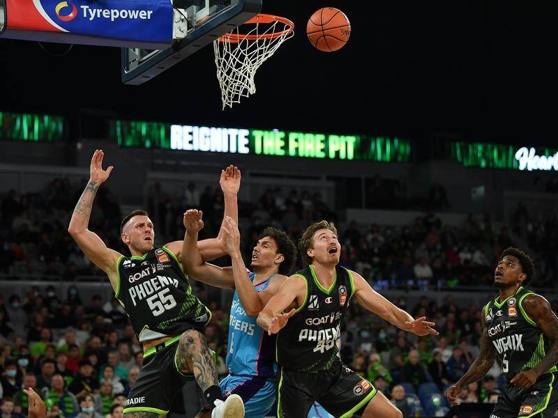 South East Melbourne Phoenix have beaten the New Zealand Breakers 89-65 in their NBL season opener.