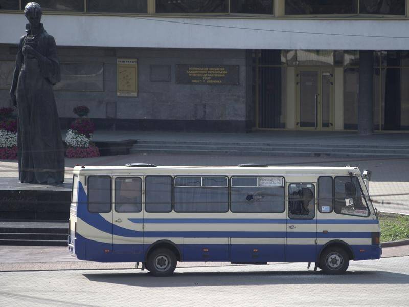 An armed man who held 10 people hostage on a bus in the Ukraine has been captured.