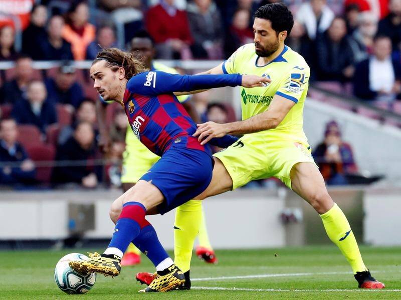 Forward Antoine Griezmann (L) scored as Barcelona edged Getafe 2-1 in the Spanish La Liga.