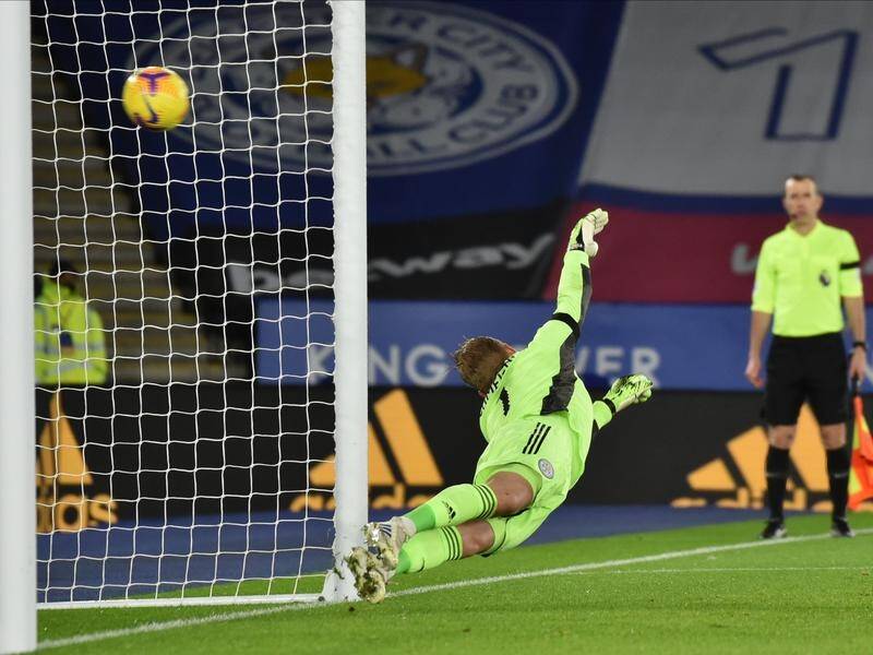 Ivan Cavaleiro converted a penalty as Fulham beat Leicester City 2-1.
