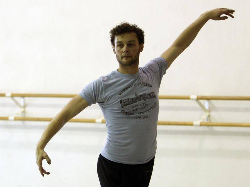 Former Royal Ballet dancer and choreographer Liam Scarlett has died at the age of 35.