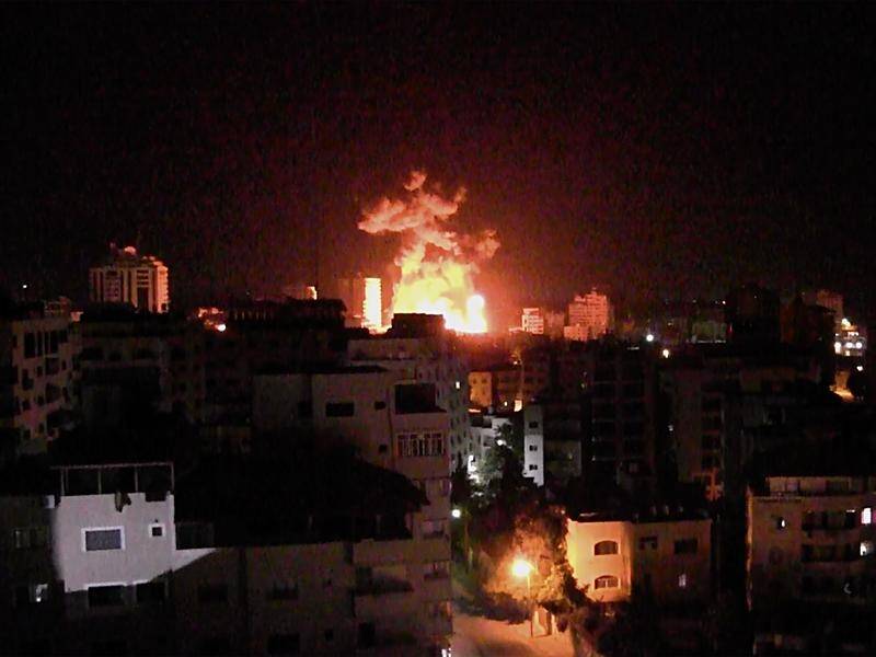 A top commander with the Islamic Jihad militants in Gaza has been killed in an Israeli air strike.
