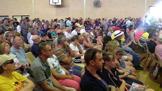 Crowds gather at the Brown Park evacuation centre in Swan View for a community meeting. Photo: Aleisha Orr/WAtoday.