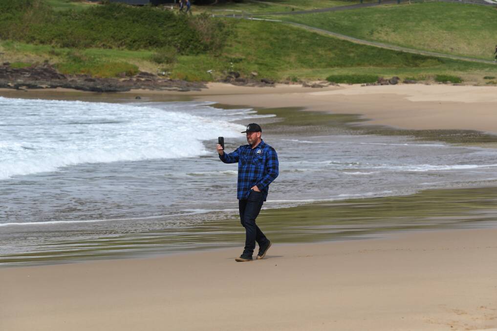 Man Walk founder Mark Burns hosting a virtual man walk from Surf Beach Kiama via Zoom. Picture: Robert Peet