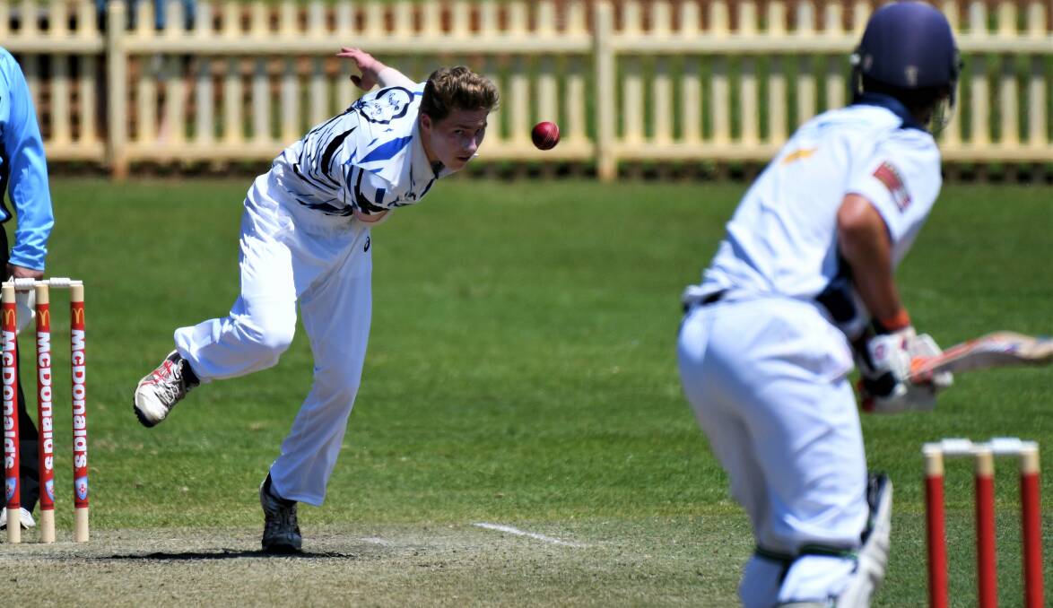 Fierce delivery: Jared Humphreys sends one down to the Nulla batsmen during Saturday's clash at Oxley Oval. Photo: Matt Attard