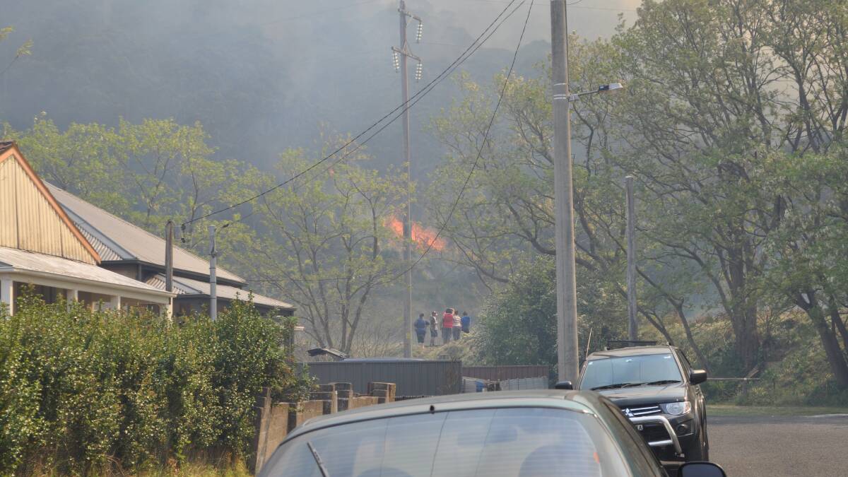 Fires around Lithgow threaten homes.