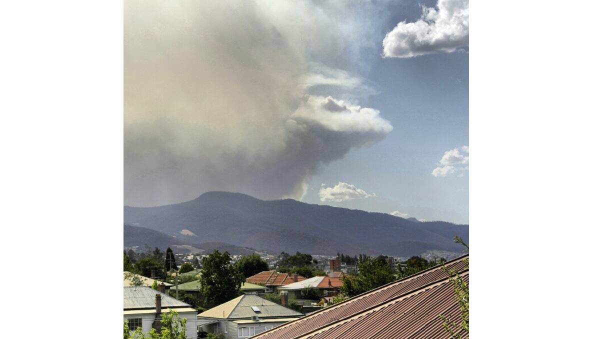 Smoke from the Forcett fire visible from Hobart. Photo: LIZOSAURUS/TWITTER